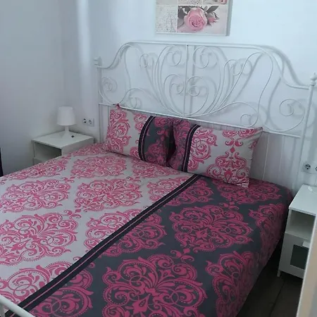 Studio Apartmant Leona With Parking Place شقة